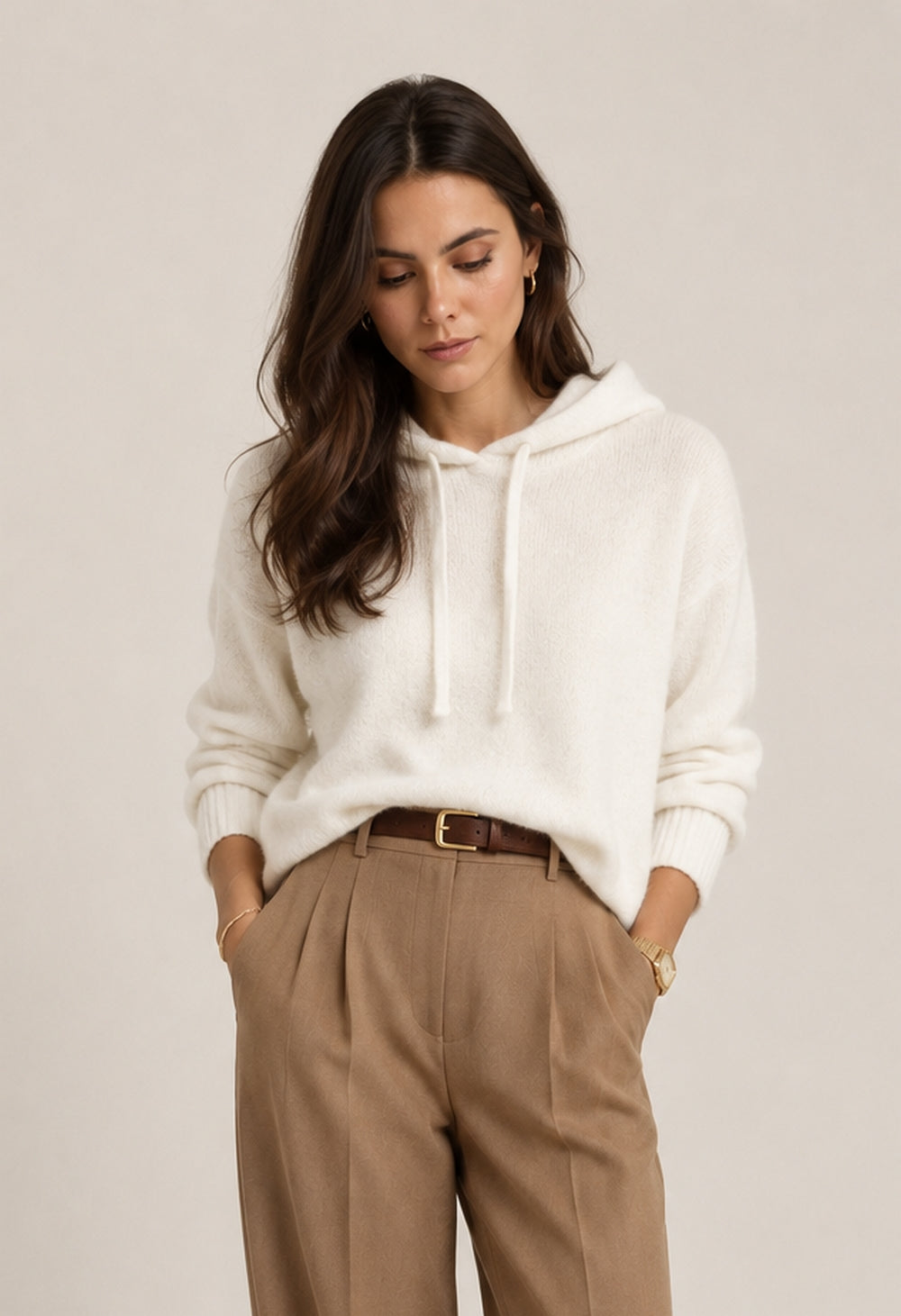 Pull à capuche oversize poche poitrine – Blanc cassé – Assuili