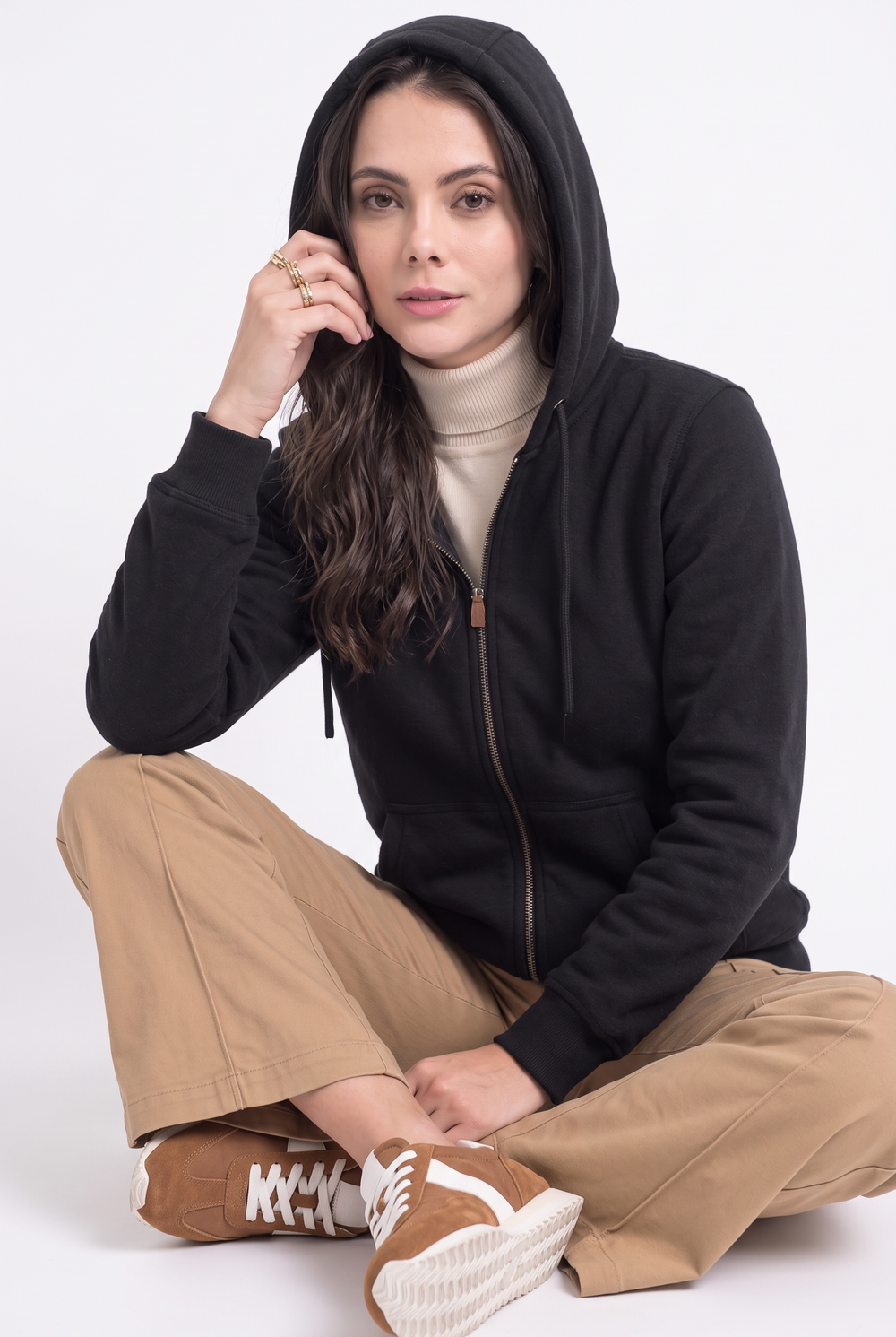 Gilet zippé à capuche – Noir – Assuili