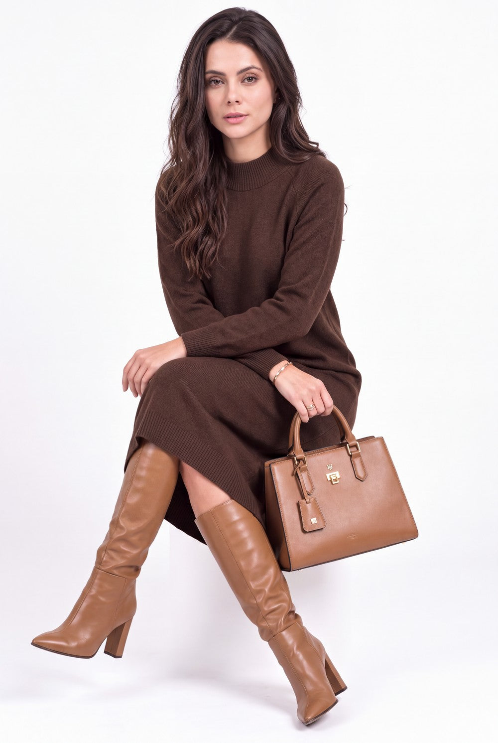 Robe col montant dos boutonné – Café – Assuili