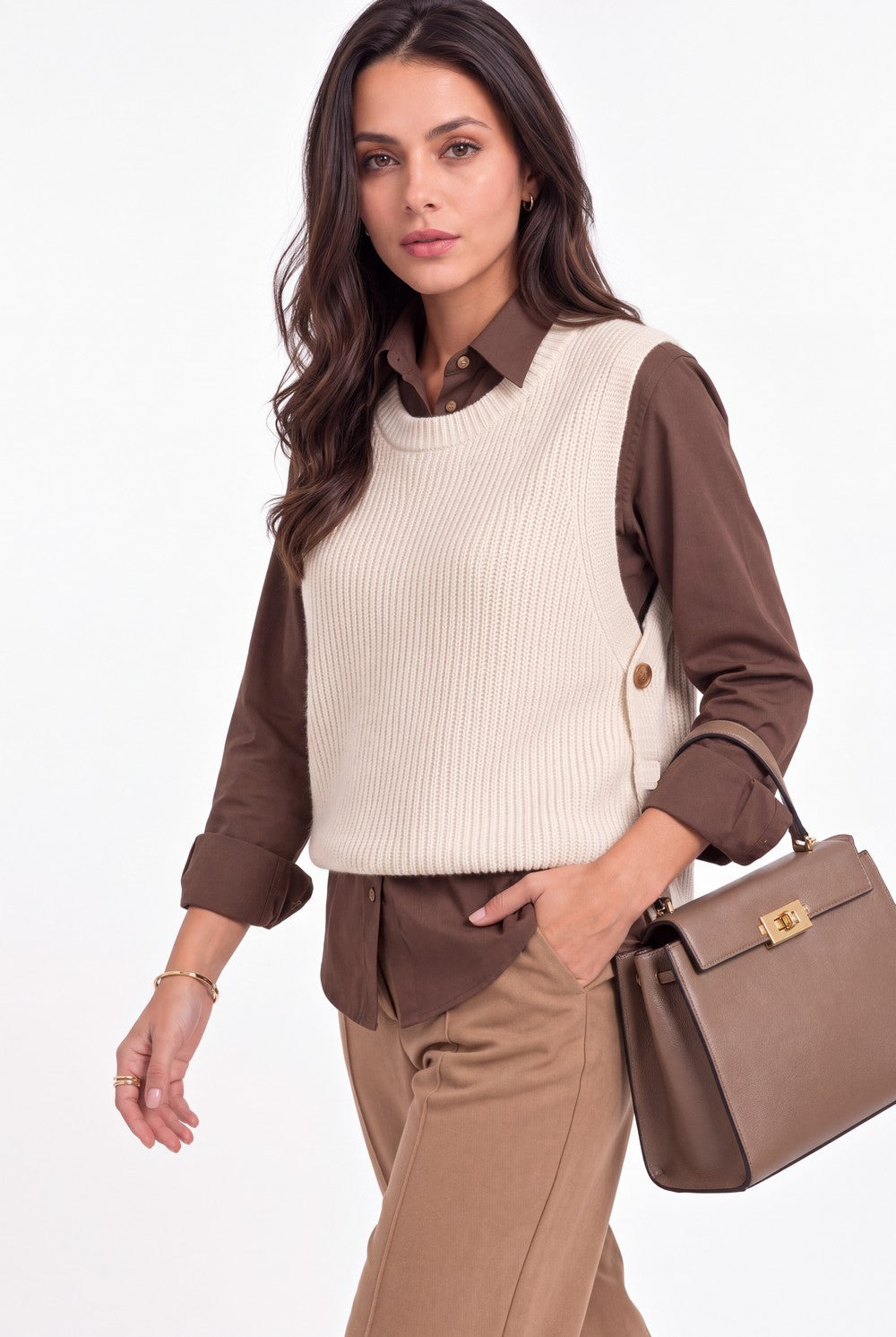 Pull sans manches boutonné sur les côtés – Crème – Assuili