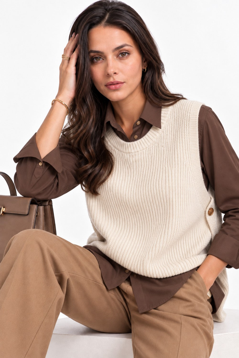 Sleeveless sweater, buttons on the sides, 4-ply – Cream – Assuili