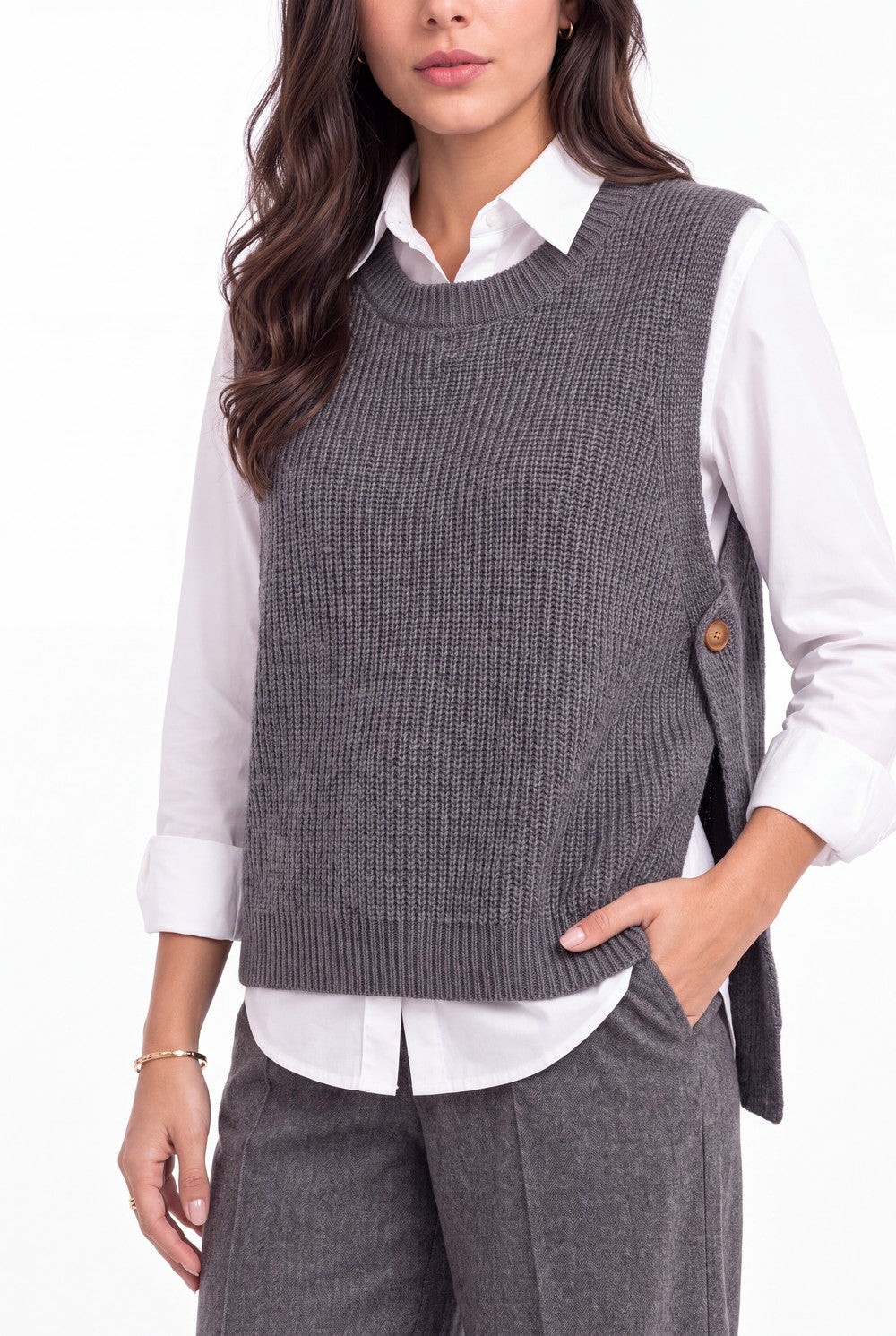 Pull sans manches boutonné sur les côtés – Gris foncé – Assuili