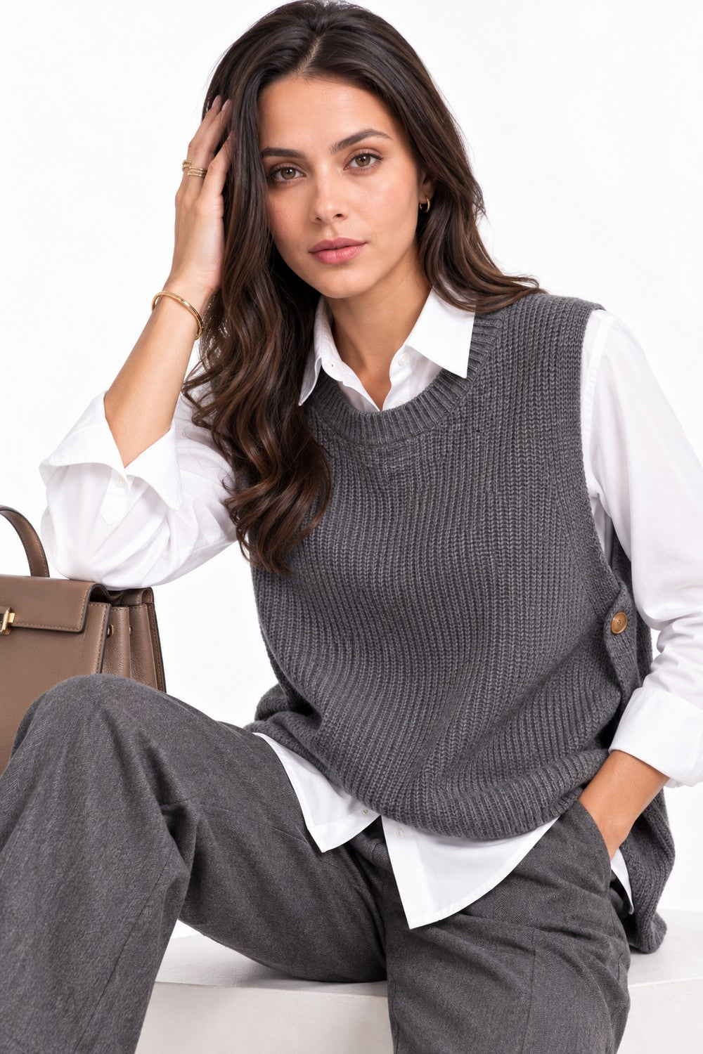 Pull sans manches boutonné sur les côtés – Gris foncé – Assuili