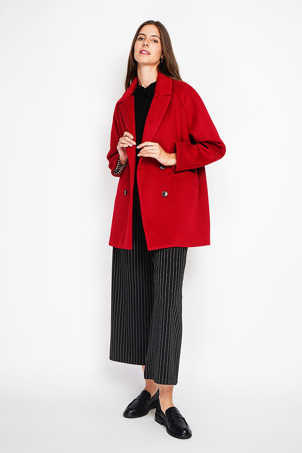 Oversized double-breasted coat with long sleeves and pockets, lined with print