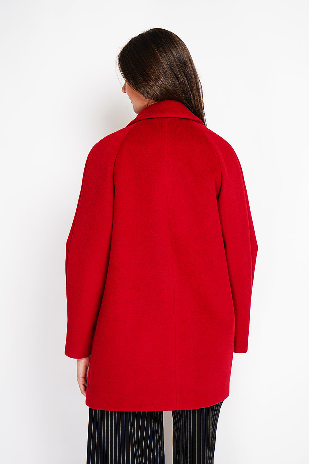 Oversized double-breasted coat with long sleeves and pockets, lined with print