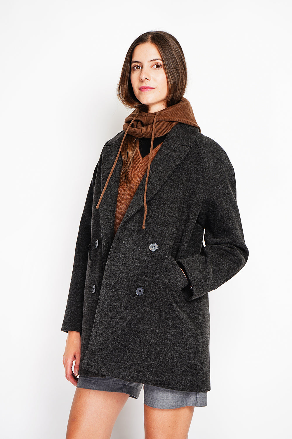 Oversized double-breasted coat with long sleeves and pockets, lined with print