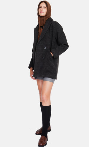 Oversized double-breasted coat with long sleeves and pockets, lined with print