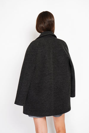 Oversized double-breasted coat with long sleeves and pockets, lined with print