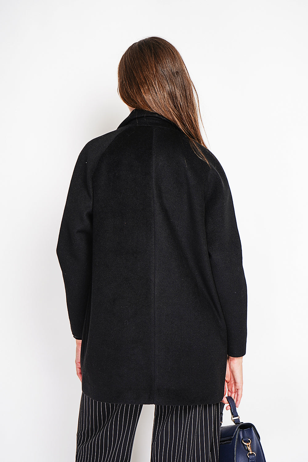 Oversized double-breasted coat with long sleeves and pockets, lined with print