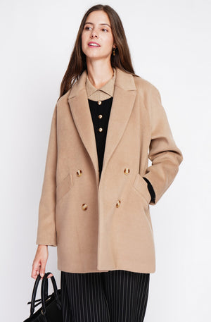 Oversized double-breasted coat with long sleeves and pockets, lined with print