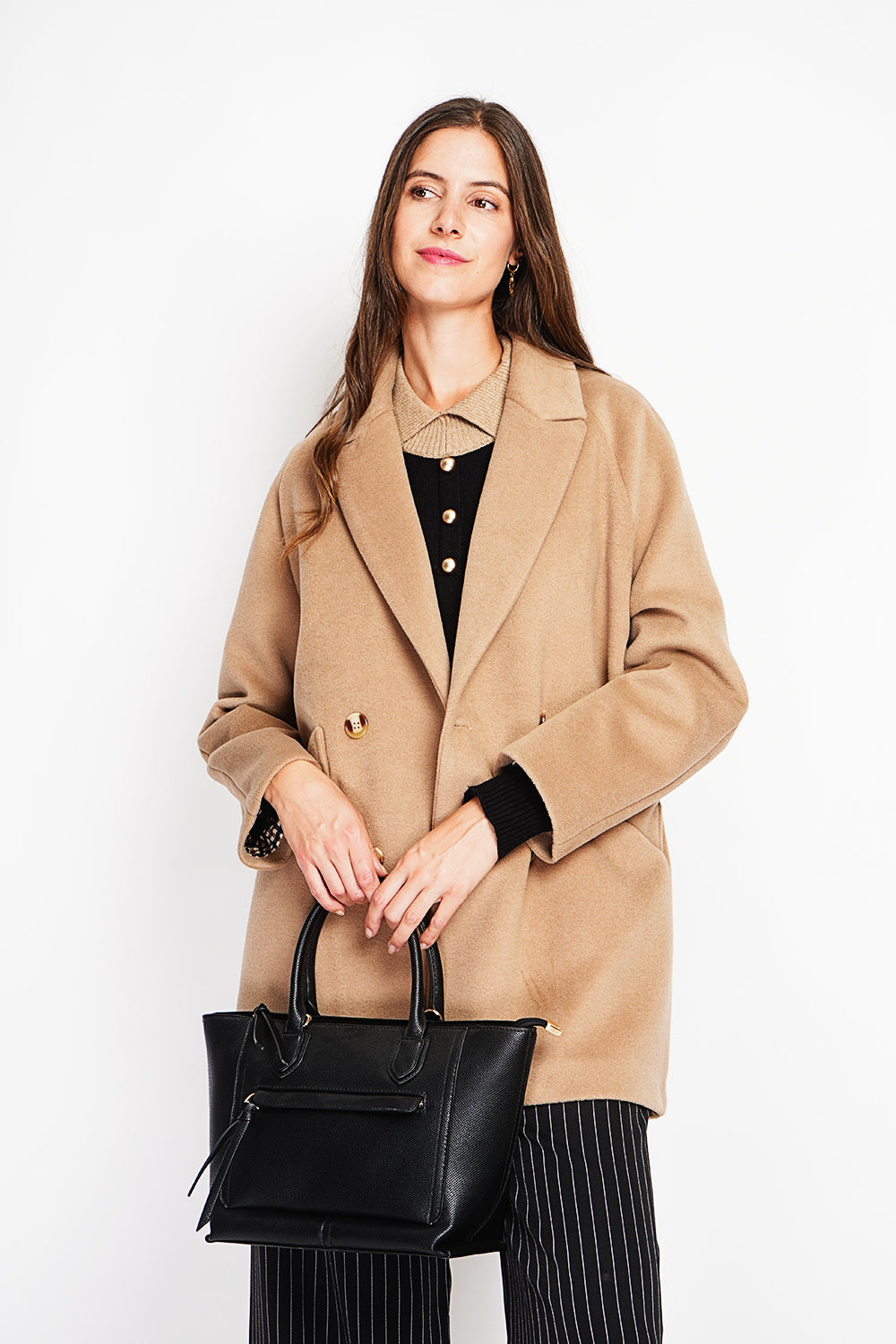 Oversized double-breasted coat with long sleeves and pockets, lined with print
