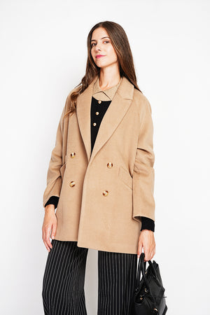 Oversized double-breasted coat with long sleeves and pockets, lined with print