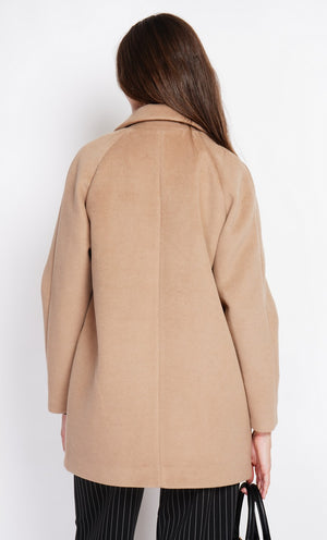 Oversized double-breasted coat with long sleeves and pockets, lined with print