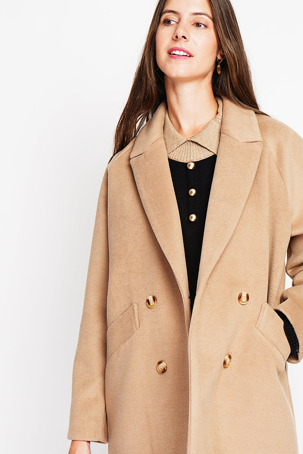Oversized double-breasted coat with long sleeves and pockets, lined with print
