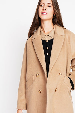 Oversized double-breasted coat with long sleeves and pockets, lined with print