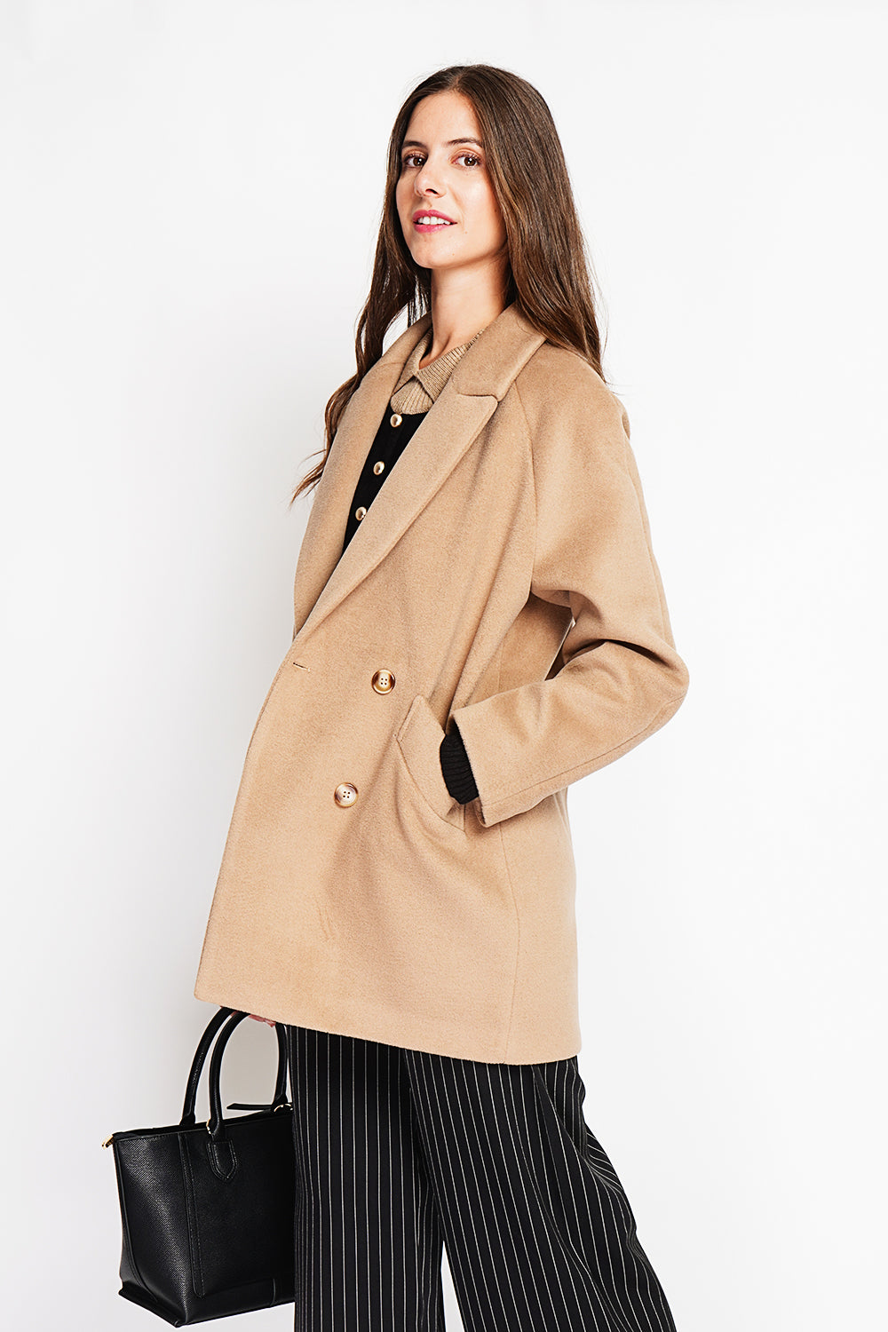 Oversized double-breasted coat with long sleeves and pockets, lined with print