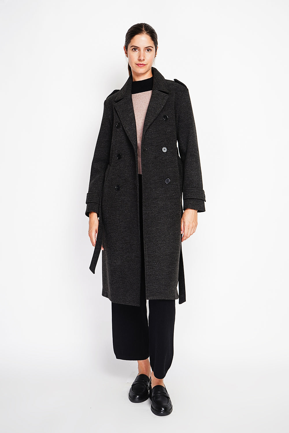 Manteau long ceinturé col tailleur – Gris foncé – Assuili