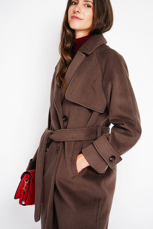 Long oversized coat with double breasted pockets and long sleeves lined
