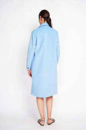 Long coat with patch pockets, buttoned front and long sleeves, lined with print