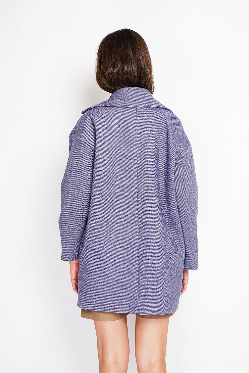 Oversized coat with flap pockets and long sleeves
