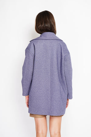 Oversized coat with flap pockets and long sleeves