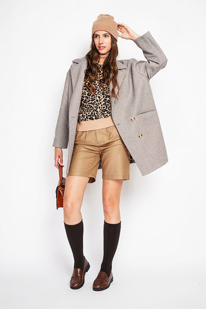 Oversized coat with flap pockets and long sleeves