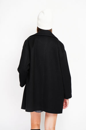 Oversized coat with flap pockets and long sleeves