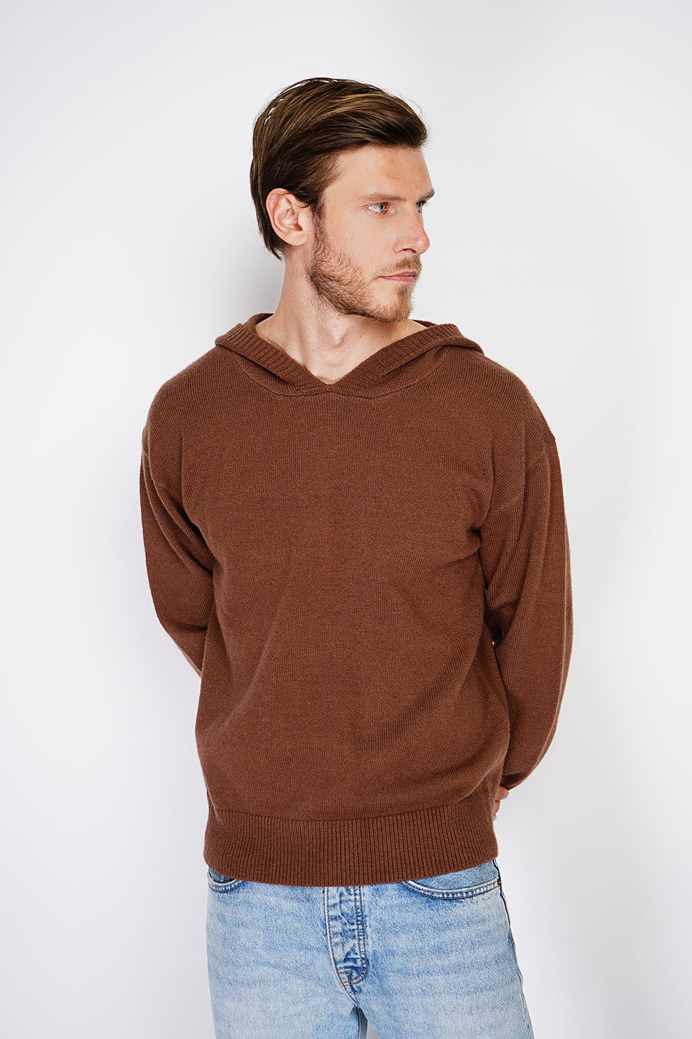 Wide, long-sleeved ribbed hooded sweater