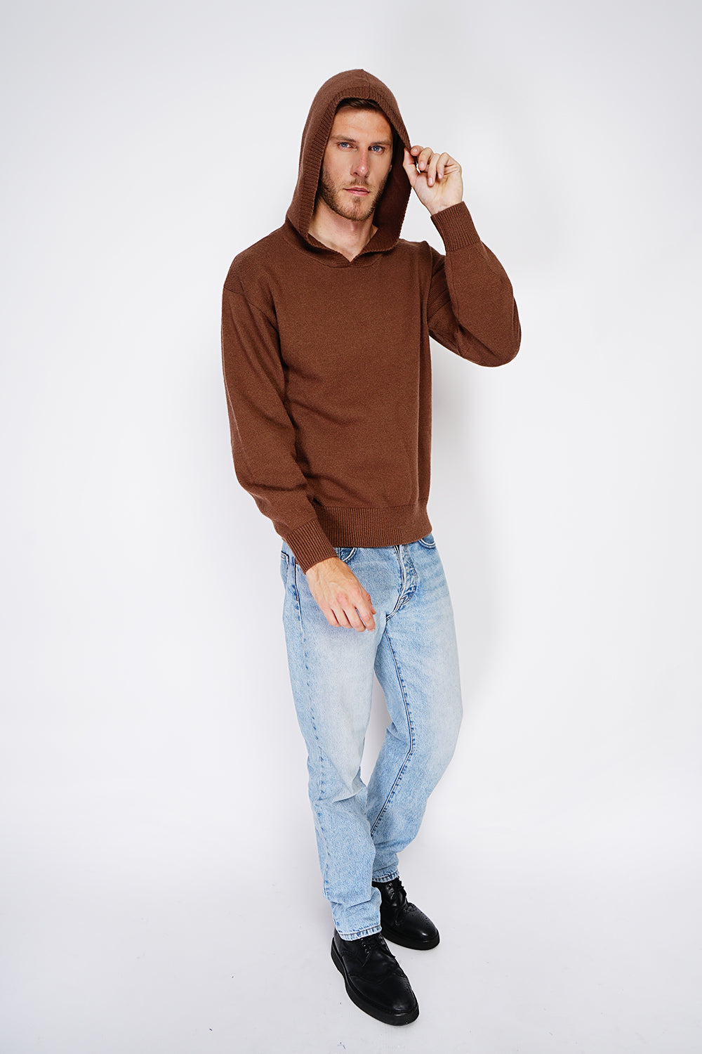 Wide, long-sleeved ribbed hooded sweater