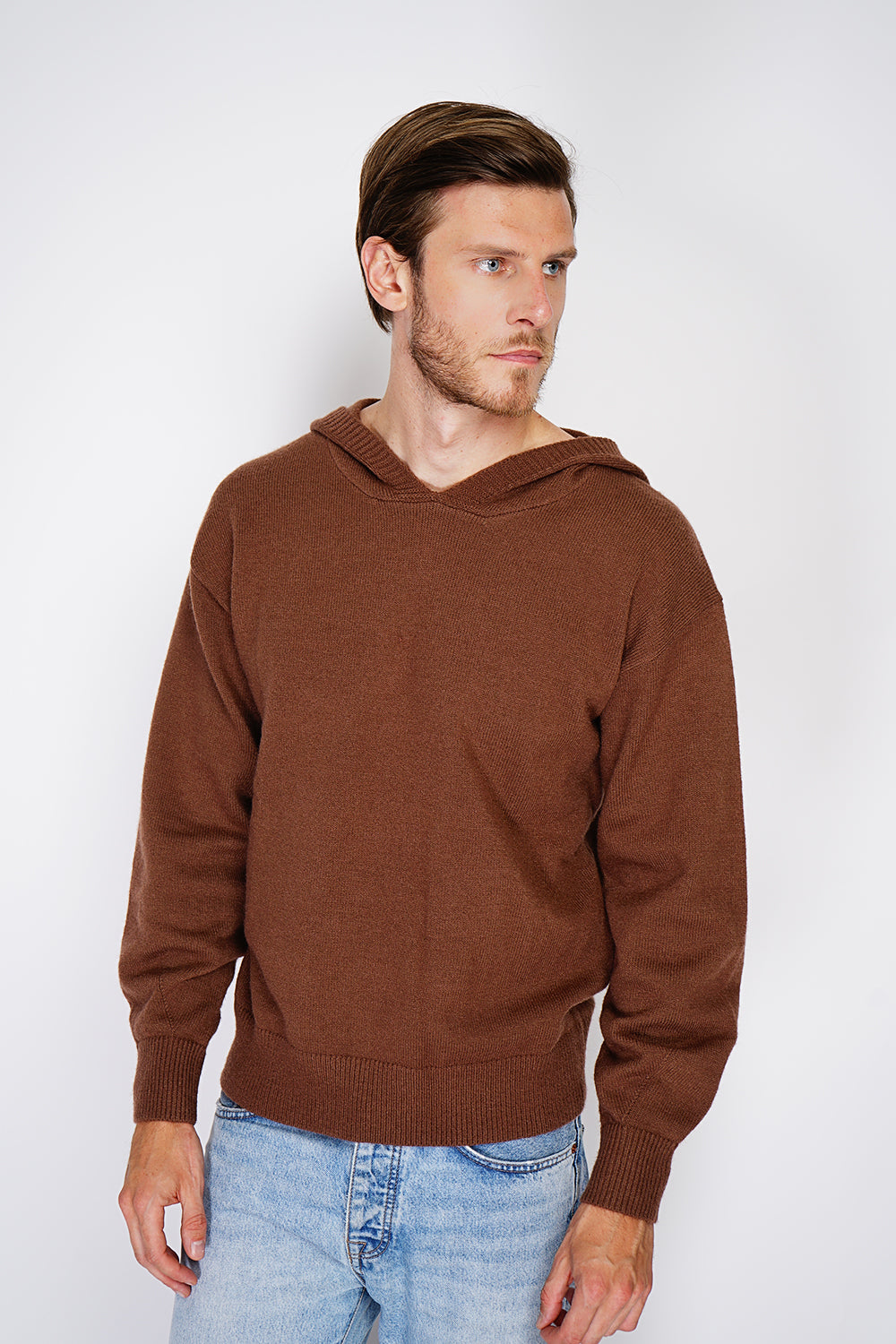 Wide, long-sleeved ribbed hooded sweater