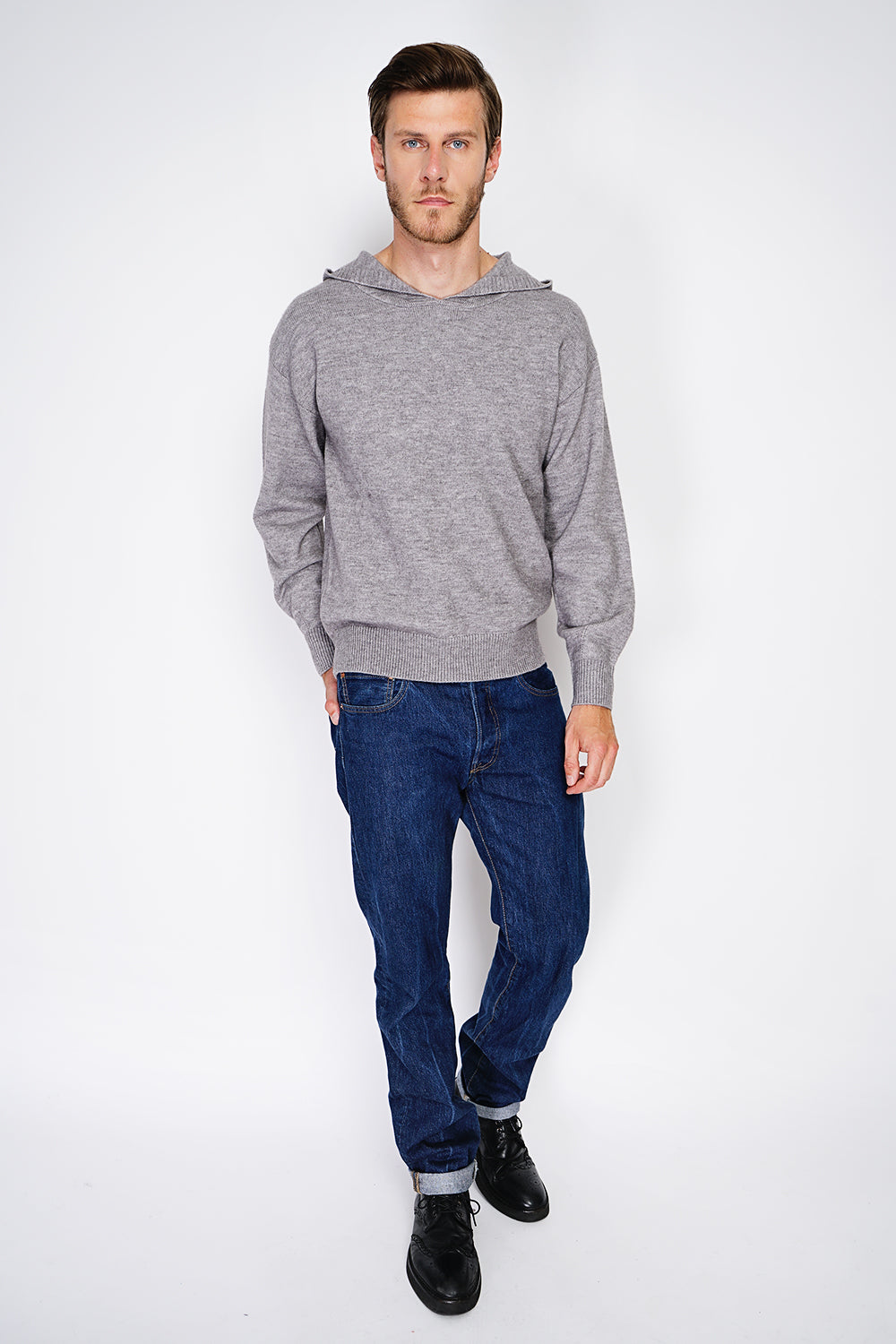 Wide, long-sleeved ribbed hooded sweater