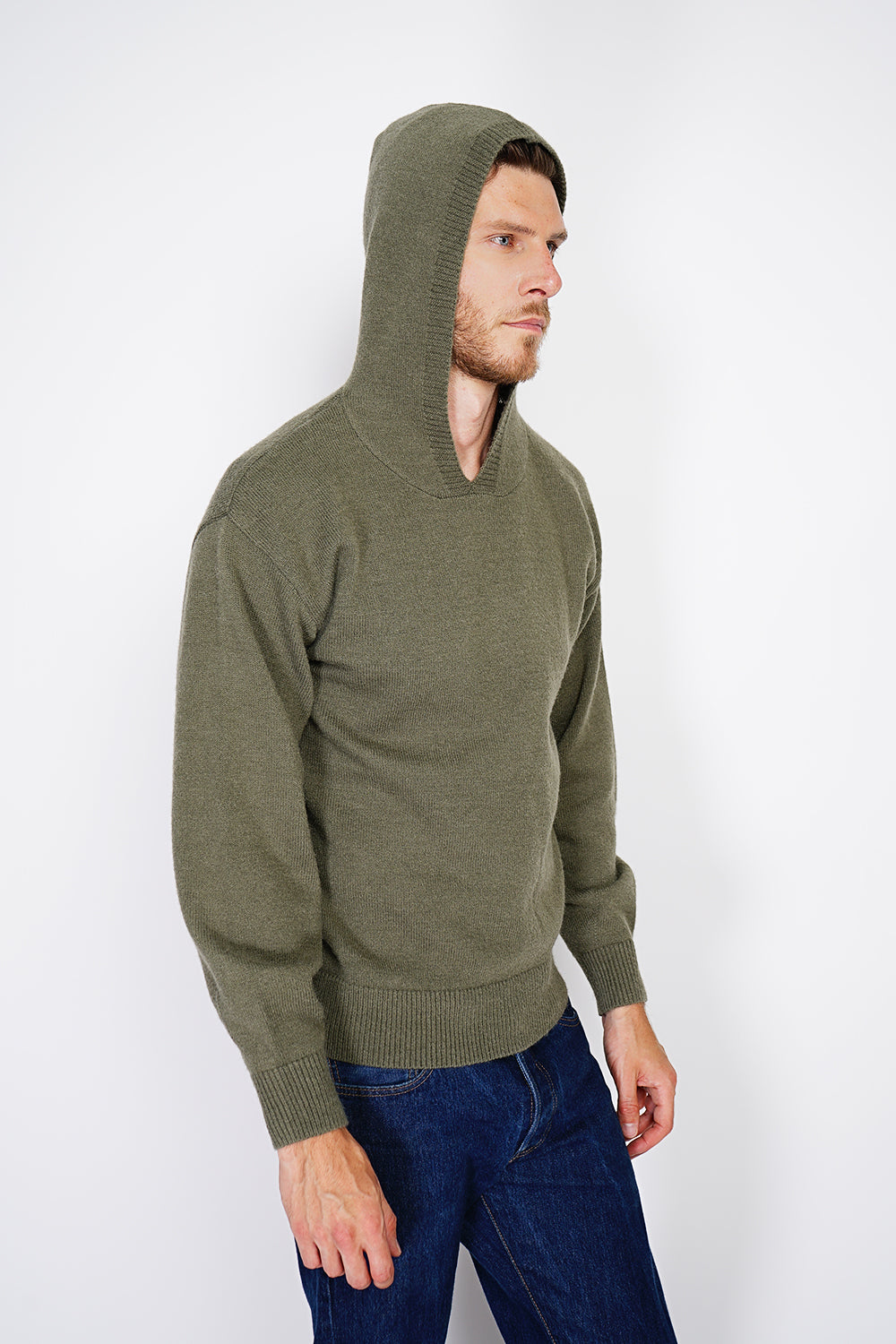 Wide, long-sleeved ribbed hooded sweater