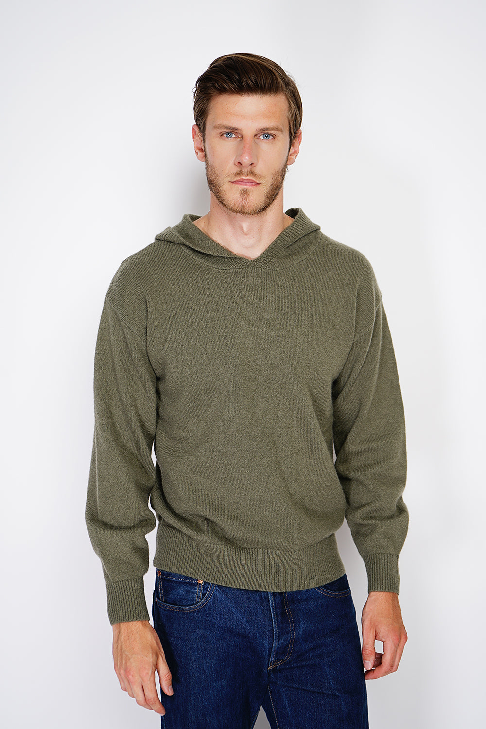 Wide, long-sleeved ribbed hooded sweater