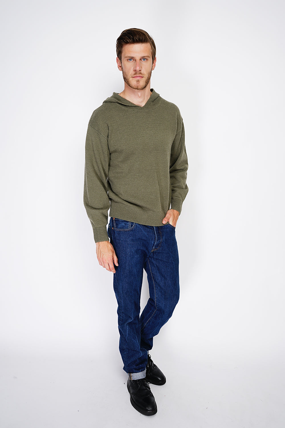 Wide, long-sleeved ribbed hooded sweater