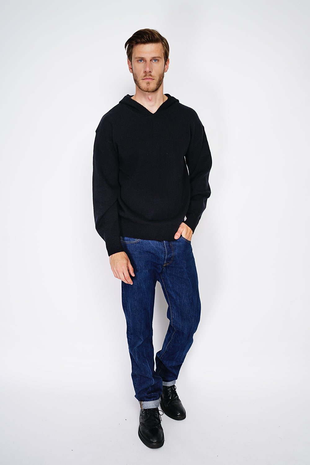 Wide, long-sleeved ribbed hooded sweater