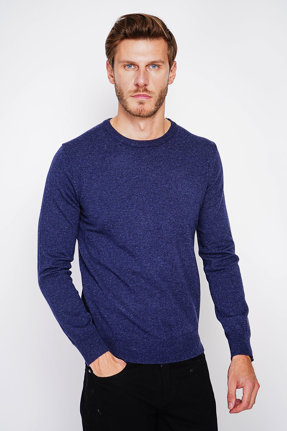 Classic crewneck sweater with long sleeves 2-ply knit