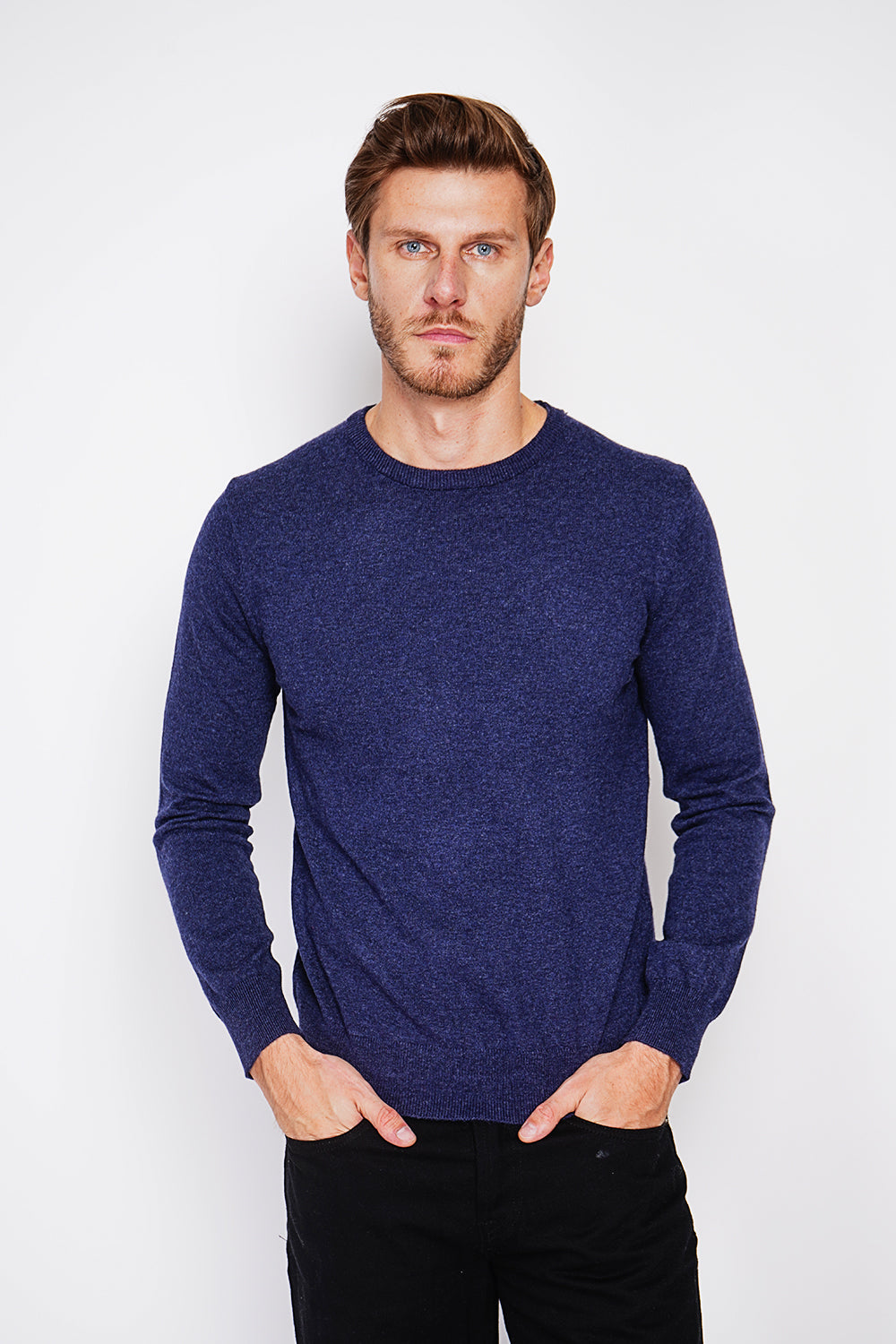 Classic crewneck sweater with long sleeves 2-ply knit
