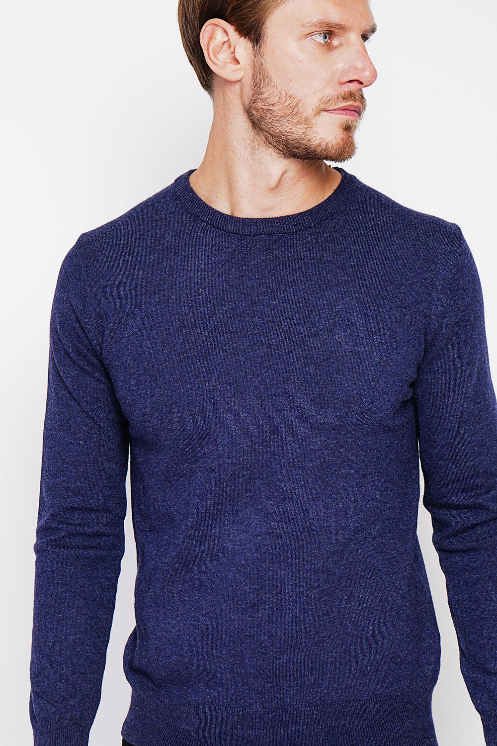 Classic crewneck sweater with long sleeves 2-ply knit