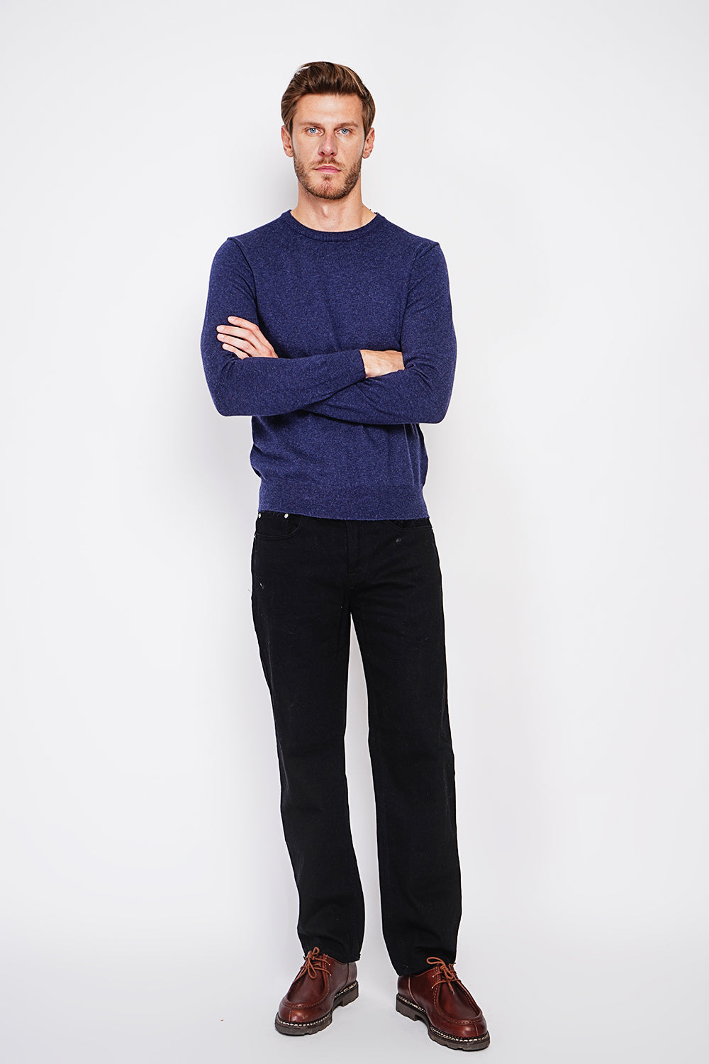 Classic crewneck sweater with long sleeves 2-ply knit