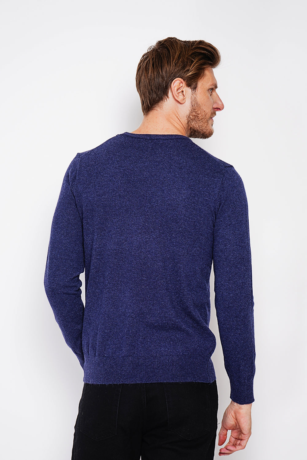 Classic crewneck sweater with long sleeves 2-ply knit