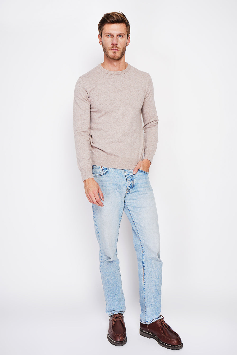 Classic crewneck sweater with long sleeves 2-ply knit