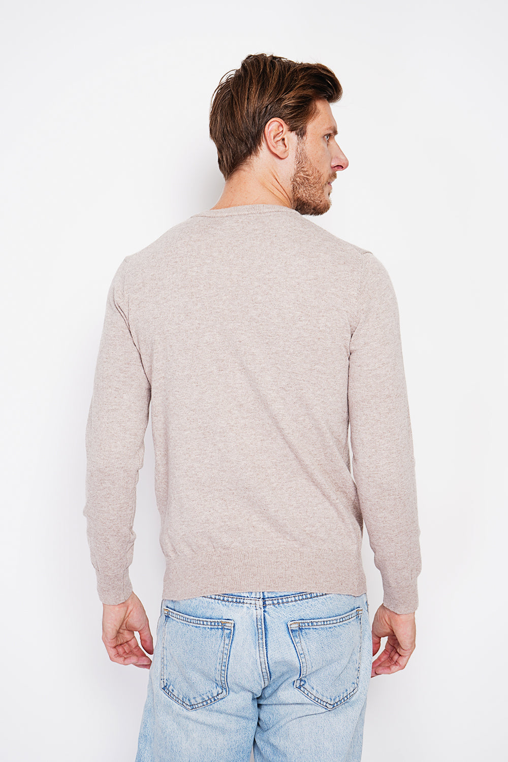 Classic crewneck sweater with long sleeves 2-ply knit