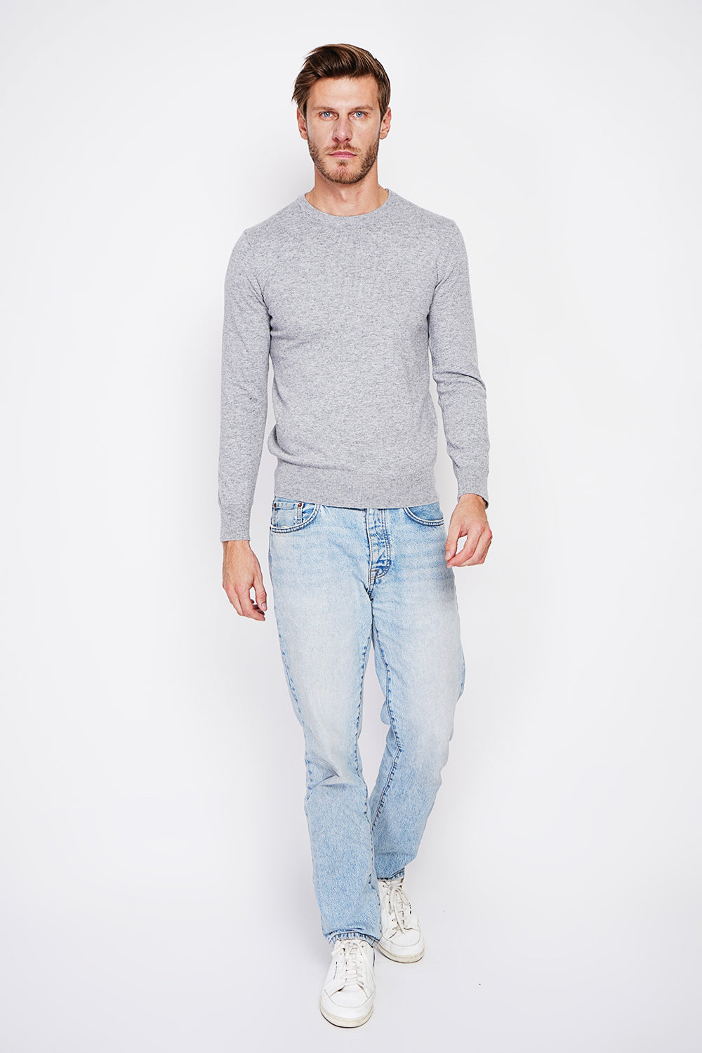 Classic crewneck sweater with long sleeves 2-ply knit