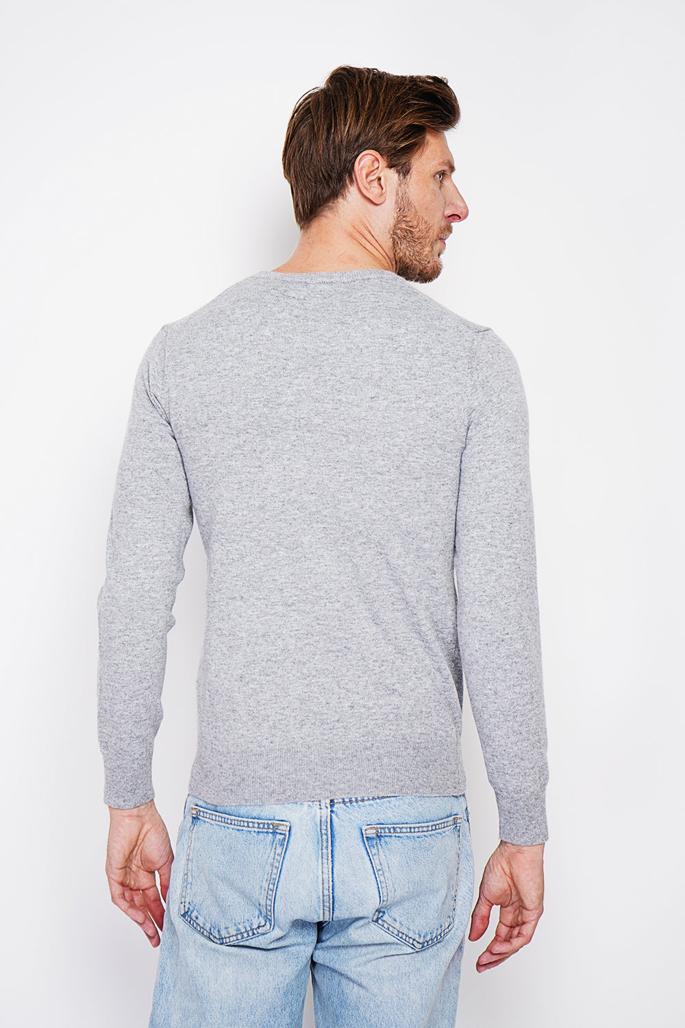 Classic crewneck sweater with long sleeves 2-ply knit