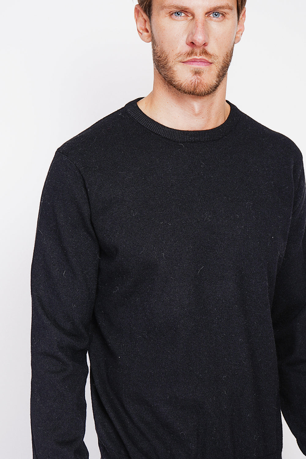 Classic crewneck sweater with long sleeves 2-ply knit