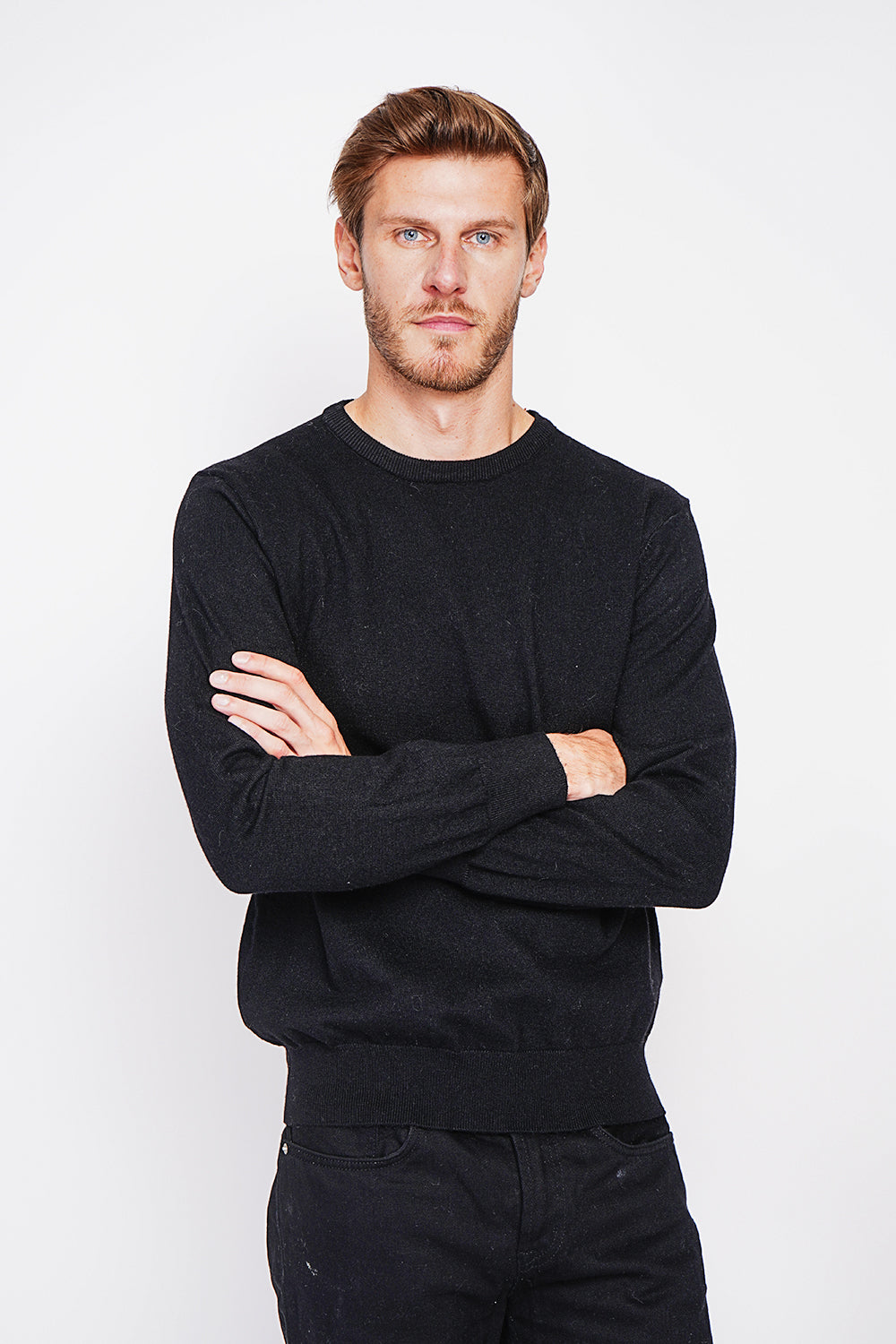 Classic crewneck sweater with long sleeves 2-ply knit