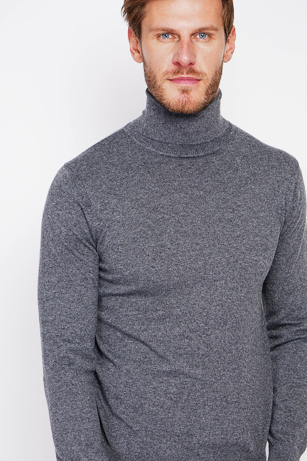 Classic turtleneck sweater with long sleeves knit in 2 threads