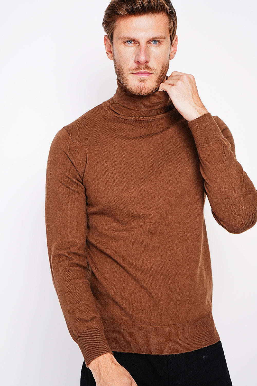 Classic turtleneck sweater with long sleeves knit in 2 threads