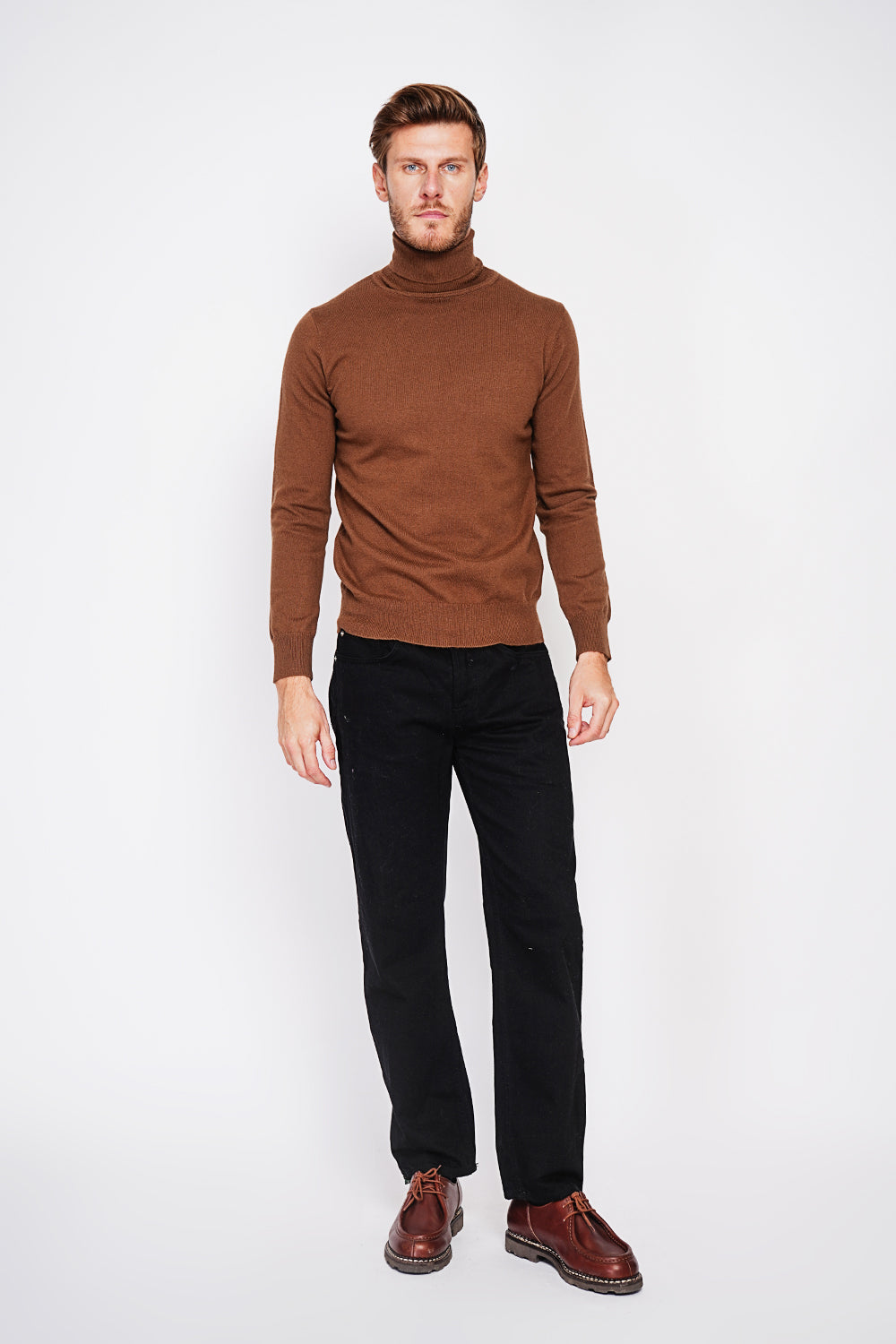 Classic turtleneck sweater with long sleeves knit in 2 threads