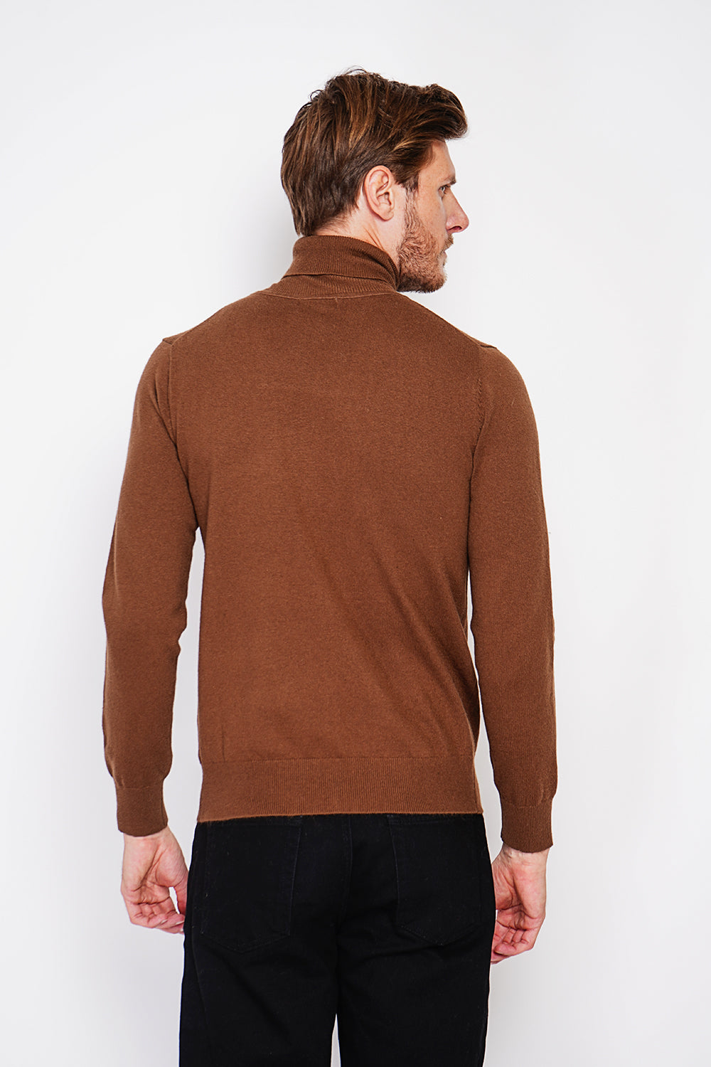Classic turtleneck sweater with long sleeves knit in 2 threads